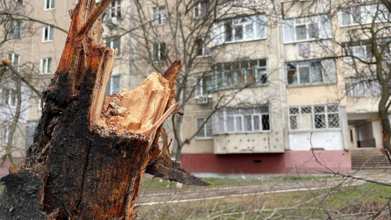 Росіяни обстріляли центр Херсона, Комишани, Чорнобаївку: є загиблий та поранені