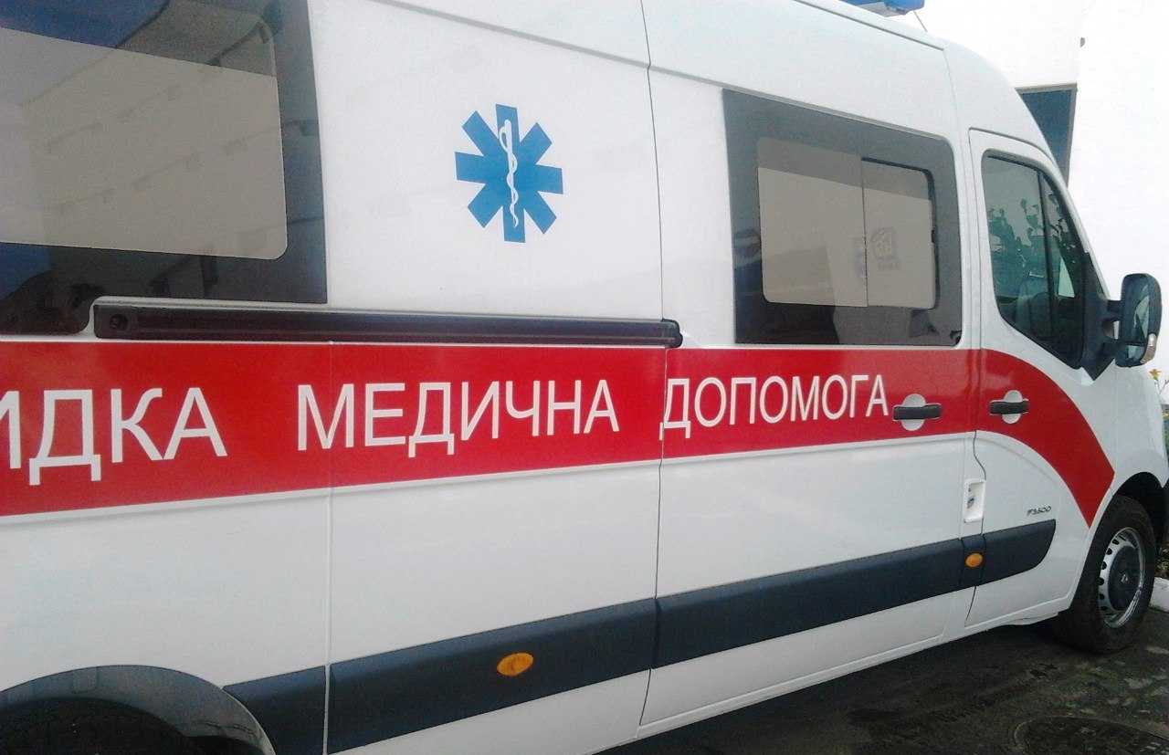 Білозерщина – під ворожою атакою: окупанти поцілили з дрона по кареті швидкої допомоги