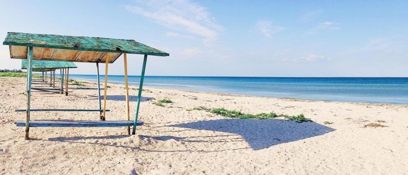 Заповнені пляжі Генічеська та чиста вода: фейки окупантів про відпочинок на Азовському морі