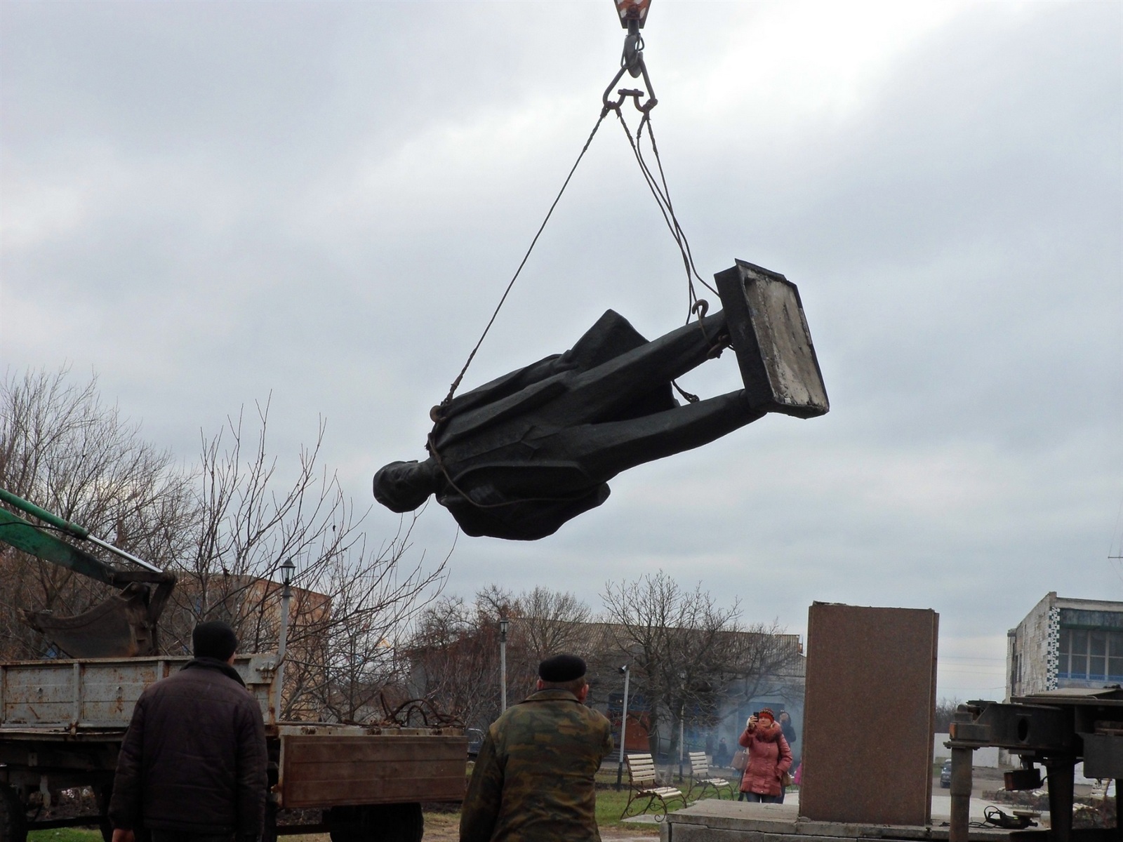 У Нижніх Сірогозах реанімували пам’ятник Леніну – колаборанти святкували день народження «вождя»