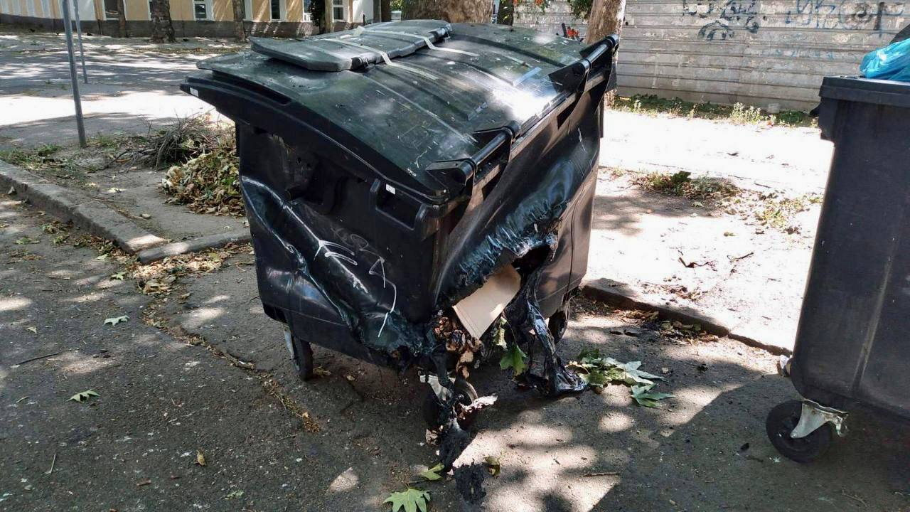 Бійка в укритті та спалені сміттєві баки: Миколаїв потерпає від вандалів (фото, відео)