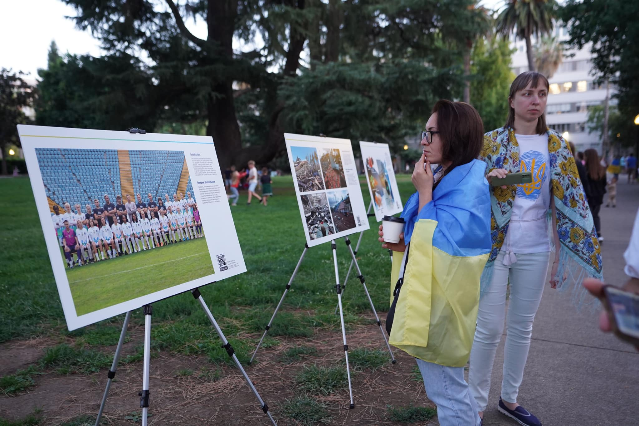 Війна та спорт: фотовиставку про жіночу футбольну команду з Одеси відкрили в США