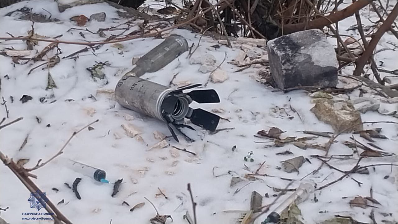Небезпека біля багатоповерхівок: житель Миколаєва знайшов касетний боєприпас