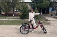 Працівникам соцсфери Херсонщини подарували електротранспорт: соцпрацівникам – скутери, а ЦНАПам – велосипеди 