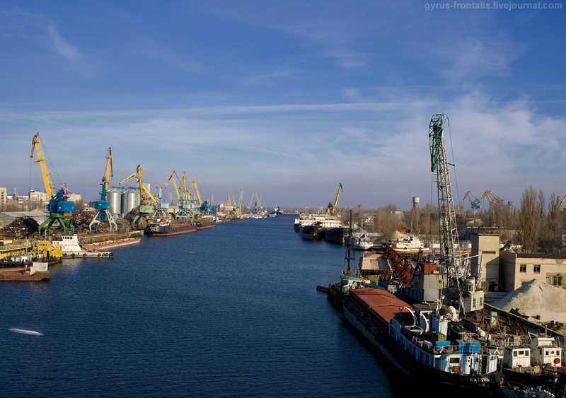 В портах України заблоковано близько 80 суден