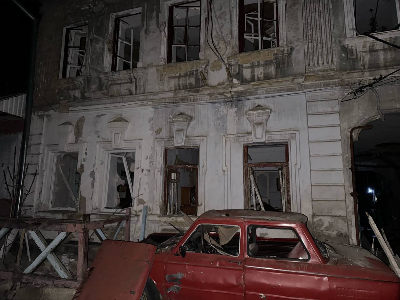 Розбили коледж, налякали дітей, пошкодили десятки осель - наслідки нічної атаки по Одесі та Миколаєву (фото)