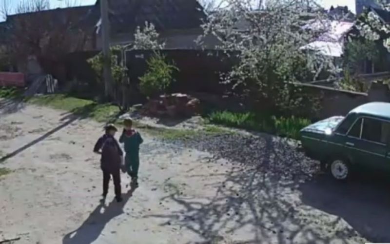 У окупованому Херсоні діти знайшли гранатомет, і він вистрілив в їхніх руках (відео)