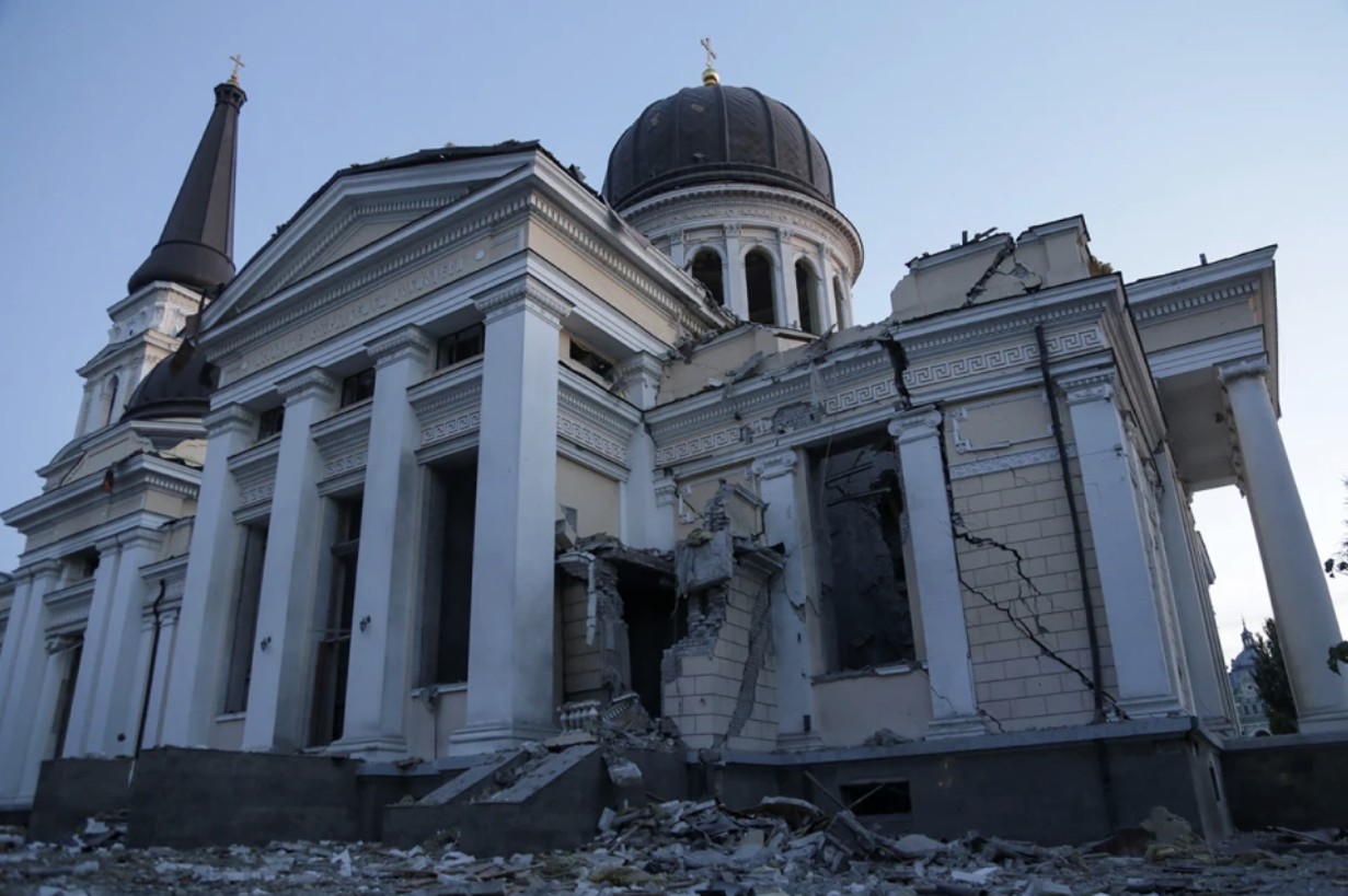 Відбудова собору в Одесі: небайдужі українці роблять пожертви та купують іменну цеглу