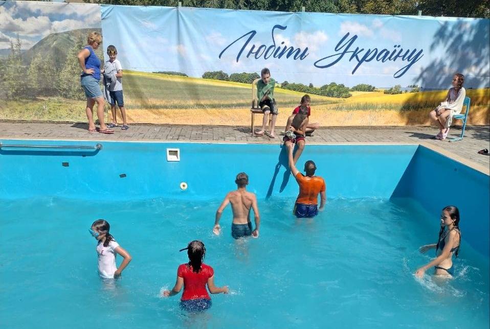 Дітям Нововоронцовської громади повернули радість – відновили роботу любимівського басейну