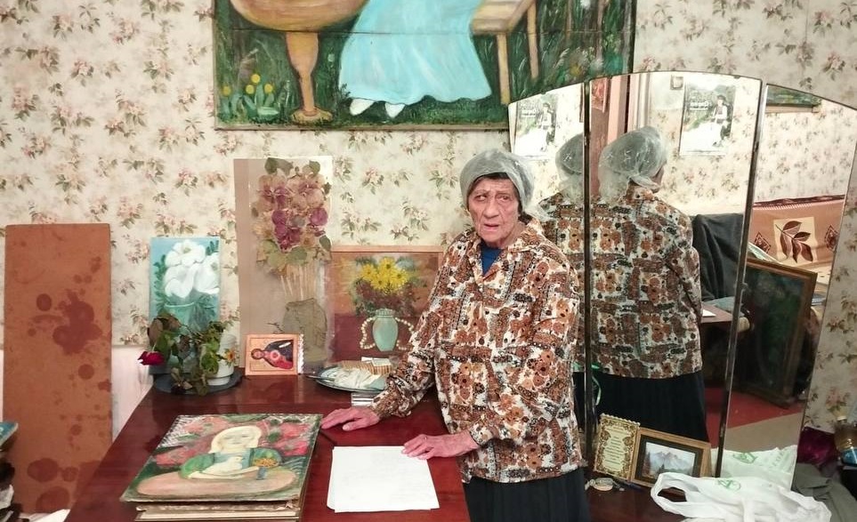Херсонська художниця Олена Рибальченко передала свої роботи художньому музею