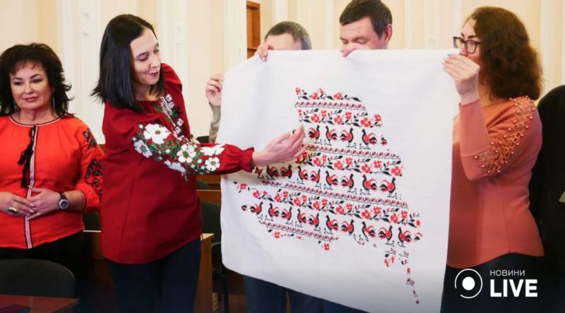 В Одесі презентували вишиту карту звільненої Херсонщини