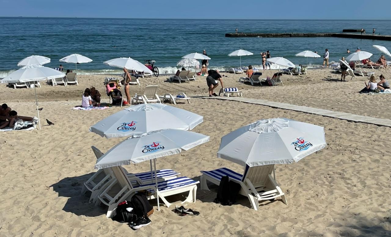 На Одещині в суботу відкриють пляжі: купатись можна, але ефективність протимінних сіток – сумнівна