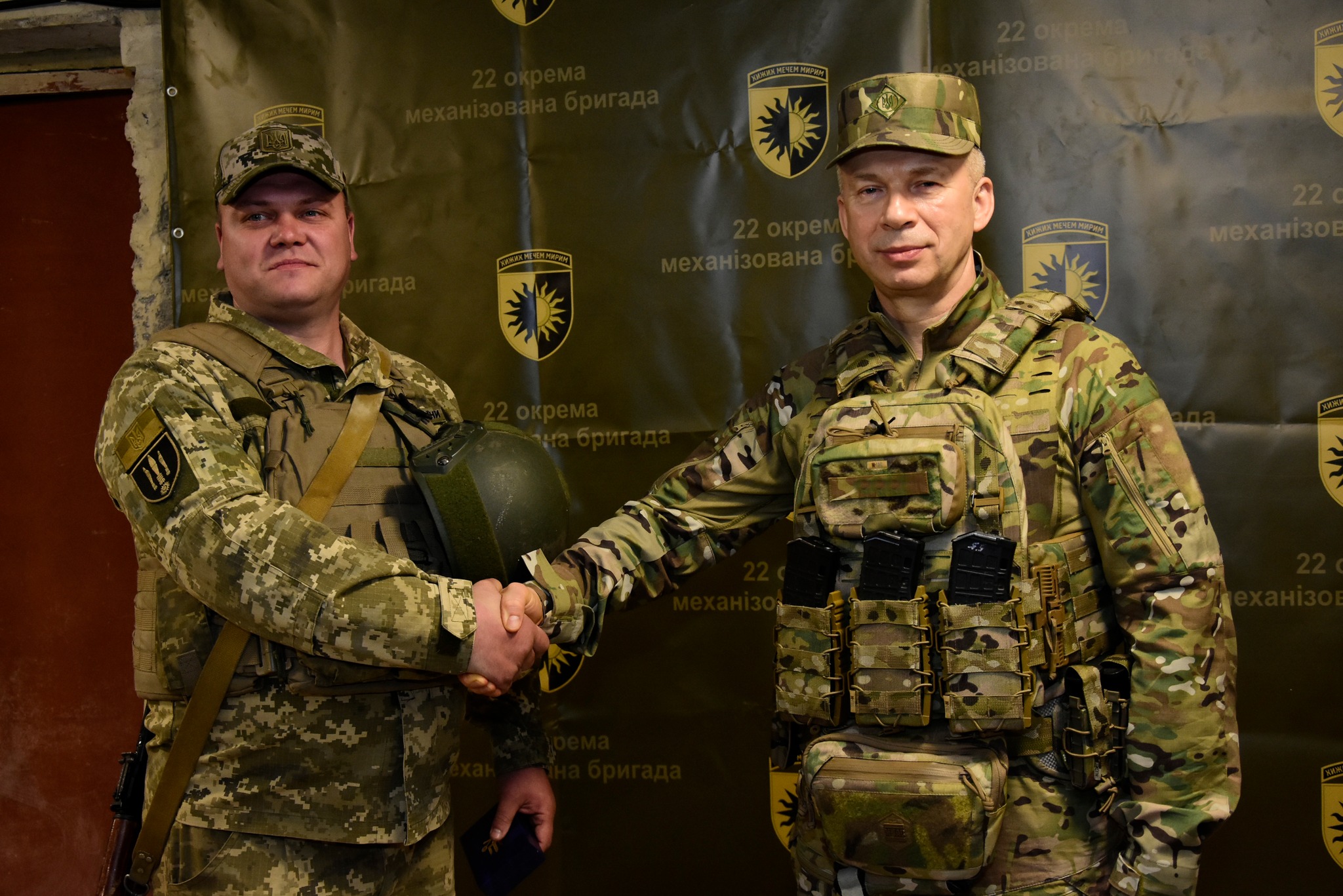 Головнокомандувач ЗСУ особисто вручив почесну відзнаку бойовому медику з Миколаївщини