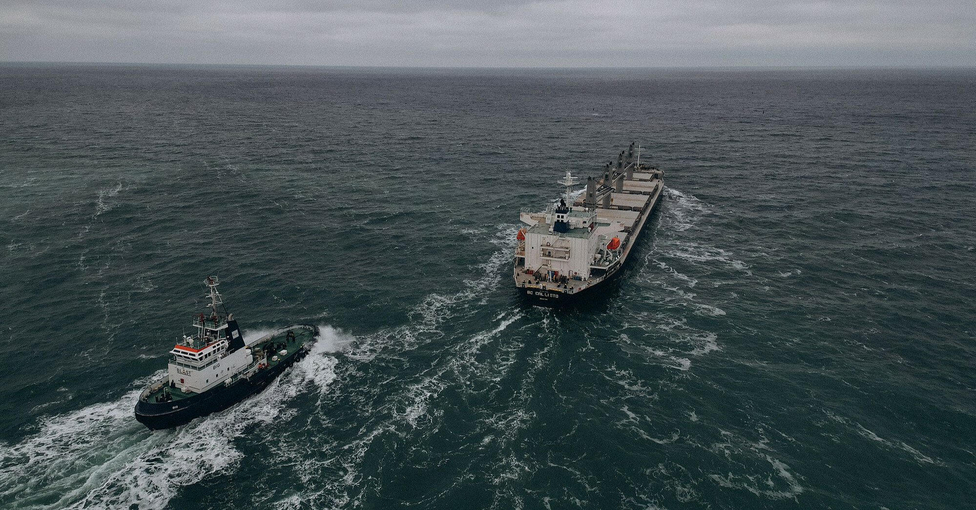 Зерновий коридор у Чорному морі: Україна отримає військові кораблі для охорони суден та гроші на відбудову портів