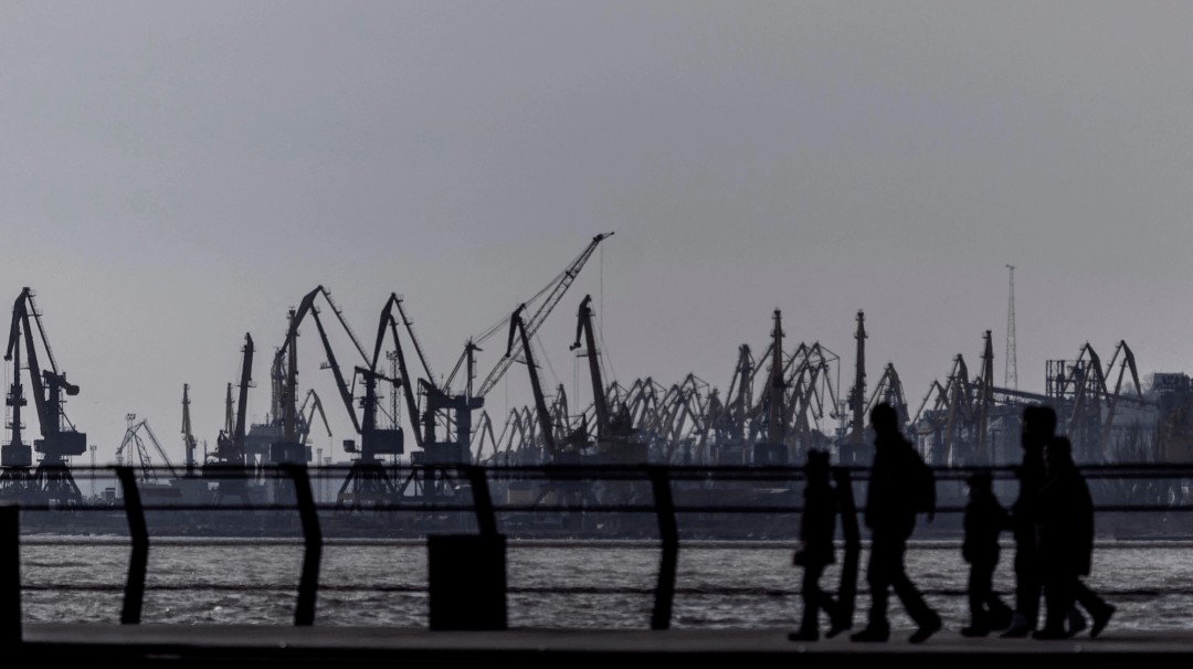 Безробіття, крадіжки зерна й мікрохвильовок: що відбувається в окупованих портах півдня України?