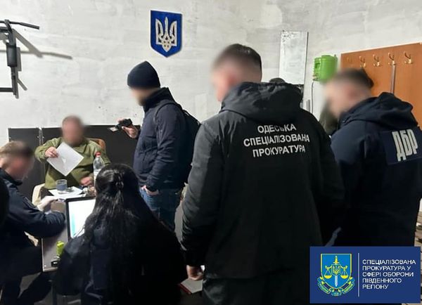 В Одесі начальник речової служби тилу постане перед судом за хабар у 100 тис. грн