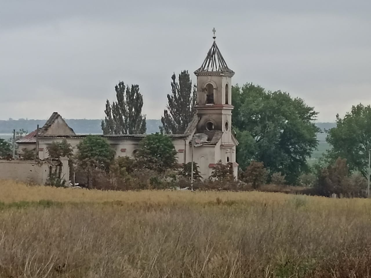 На Бериславщині внаслідок дронової атаки згоріла німецька кірха