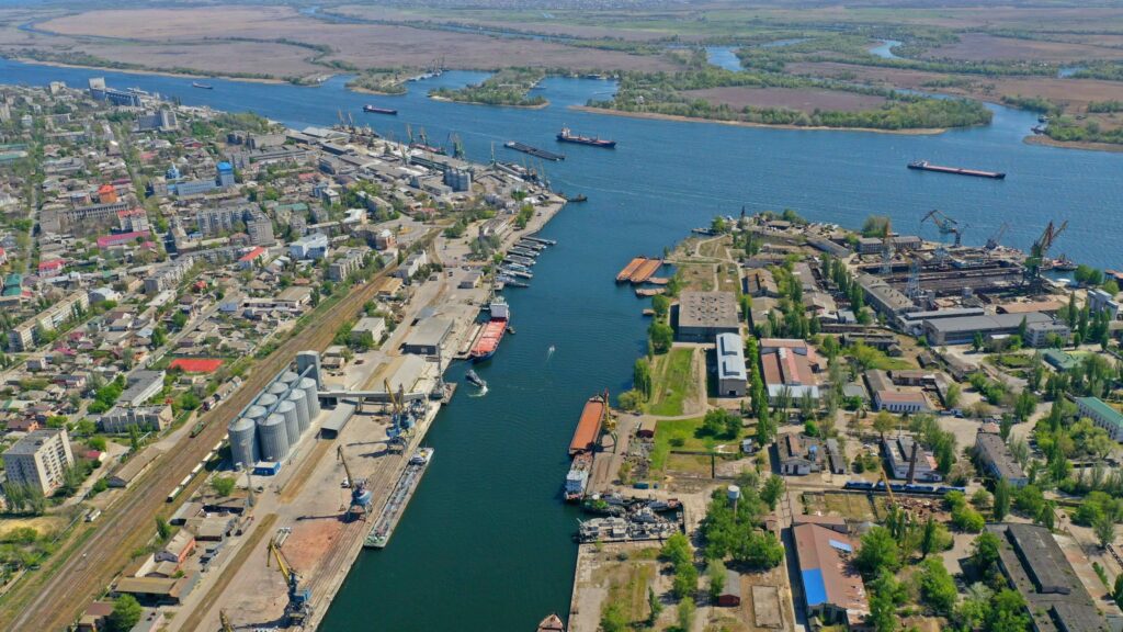 У Херсонському морпорту встановлять бонові загородження