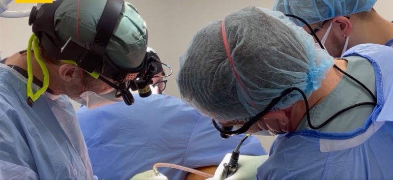 Львівські та канадські хірурги врятували херсонця, який постраждав від обстрілів