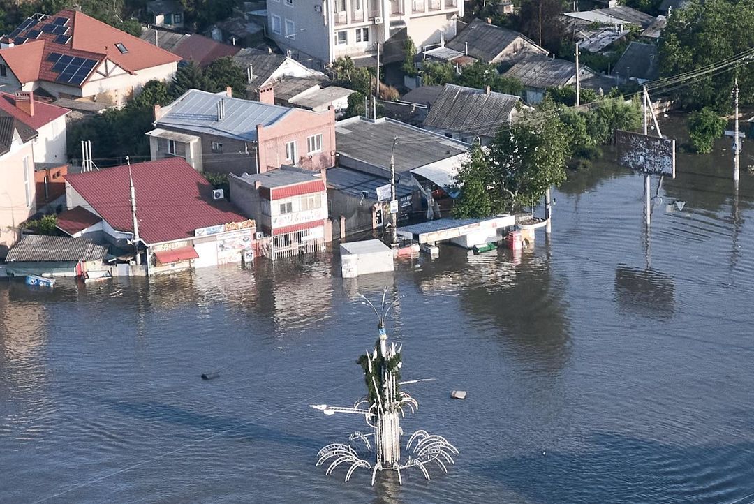Херсон під водою. 41 фото – вражаючі кадри наслідків трагедії та порятунку людей