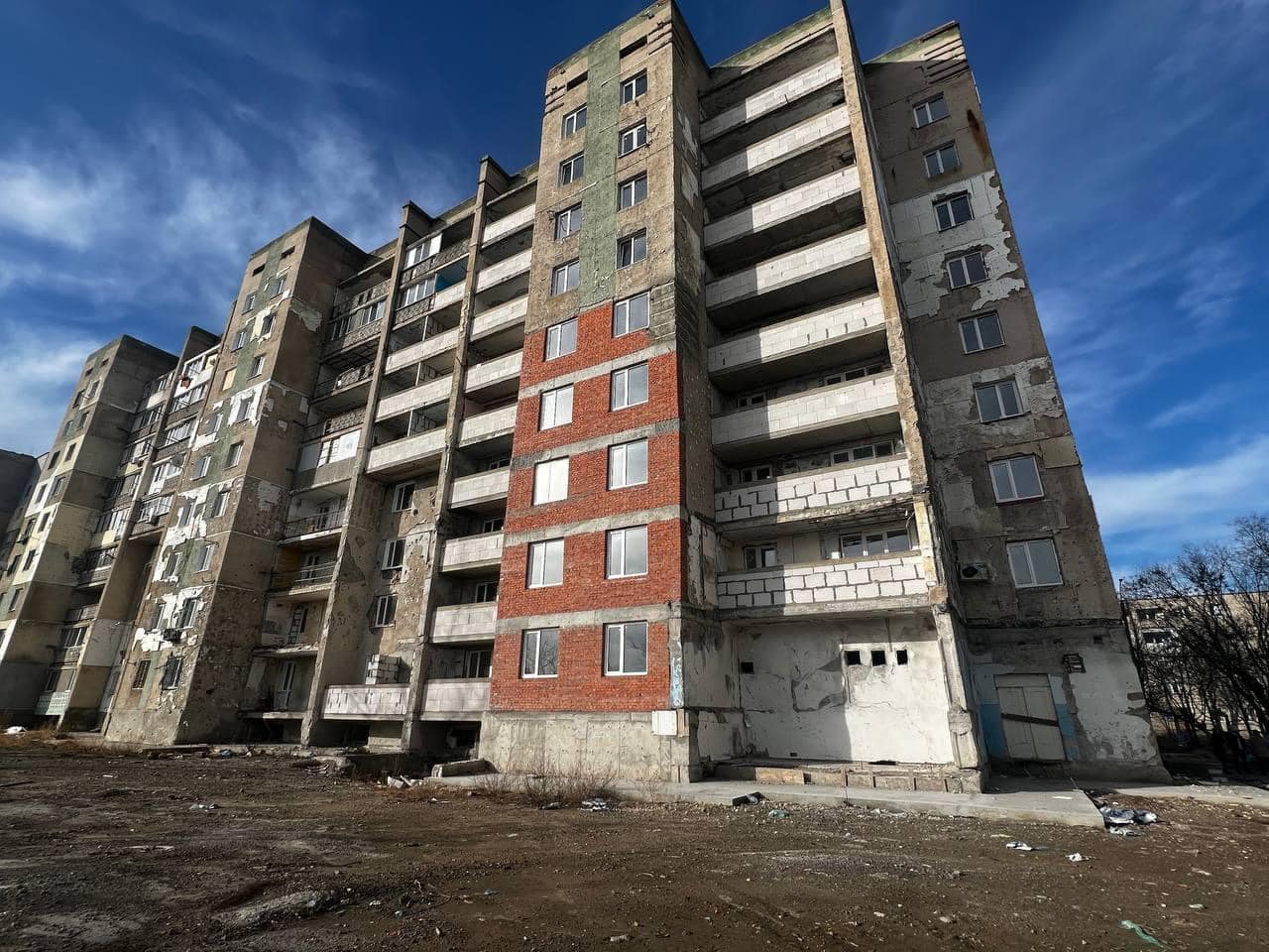 Зруйновану російською ракетою багатоповерхівку в Сергіївці на Одещині хочуть відновити до кінця осені