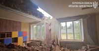 Пробитий дах, немає вікон – окупанти двічі вдарили по дитячому садочку в Херсоні (відео)