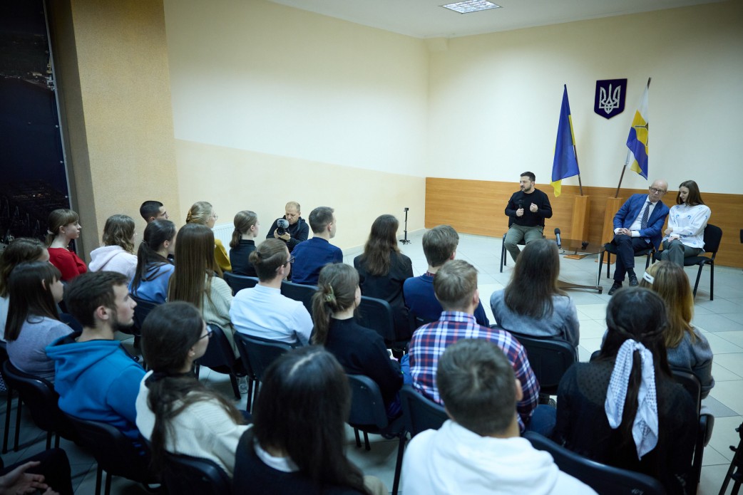 Зеленський заявив, коли розпочнеться відбудова навчальних закладів у Миколаївській області