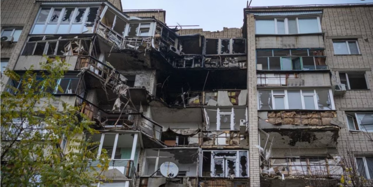 На Херсонщині окупанти пошкодили 16 приватних будинків та 2 багатоповерхівки