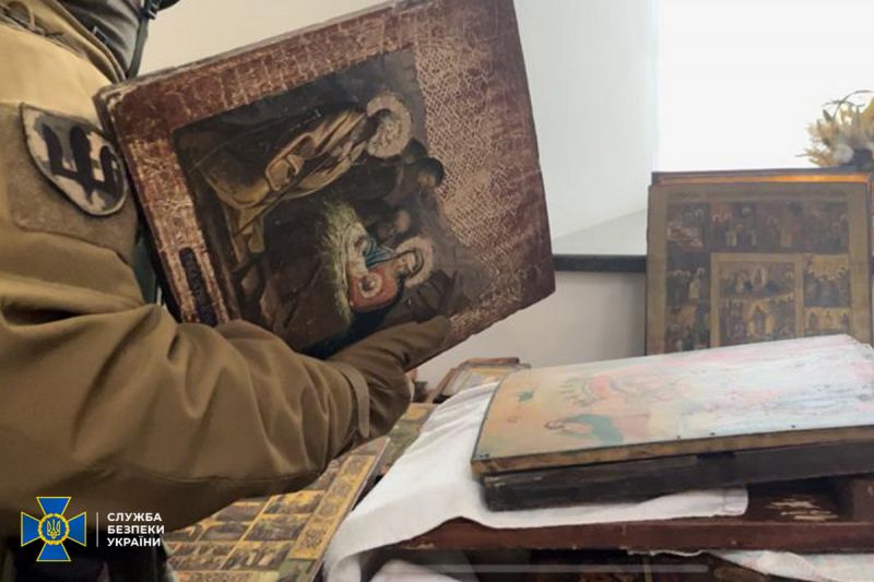 Не все пограбоване окупанти встигли вивезти: СБУ знайшла в Херсоні викрадені старовинні ікони