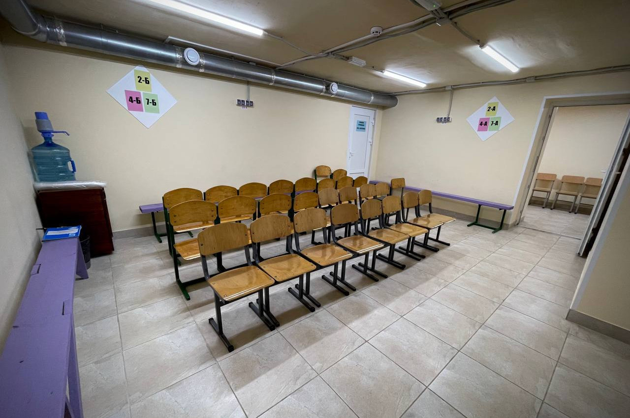 Автоматичне відкривання дверей та більша кількість сторожів – укриття в школах і дитсадках Одеси удосконалюють