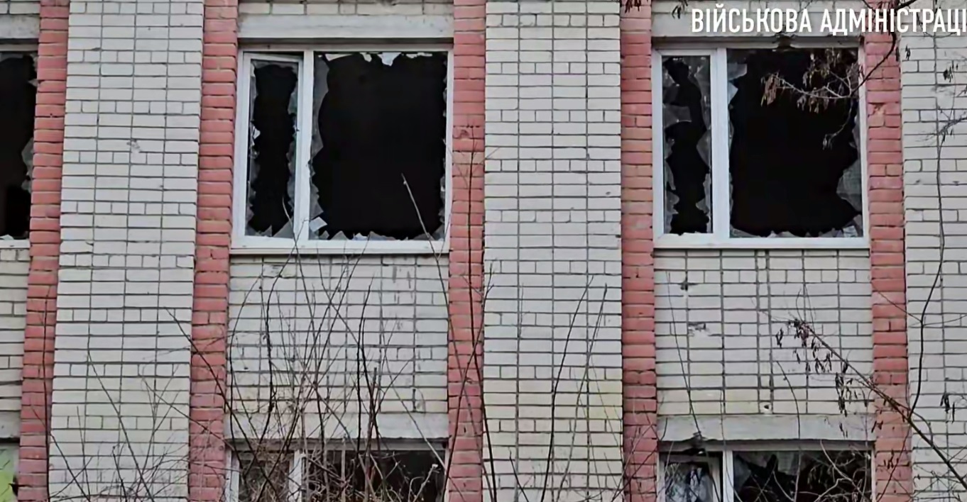 Російські окупанти під ранок обстріляли Херсон: поцілили в лікарню та житлові квартали