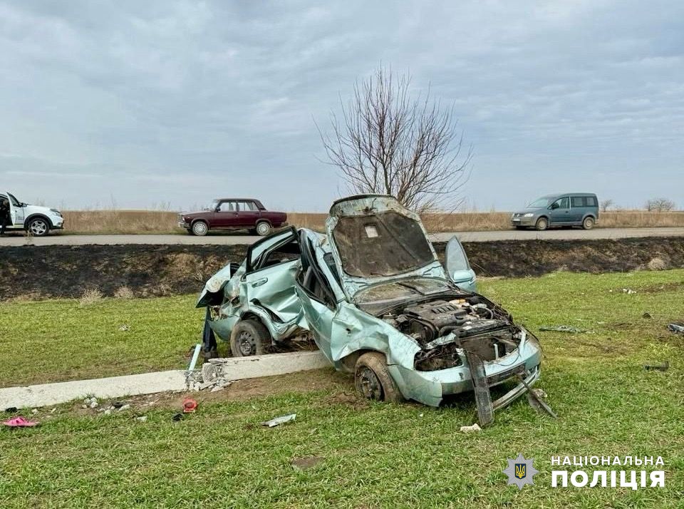 На Одещині нетверезий водій Chevrolet наїхав на електроопору – пасажирка в комі