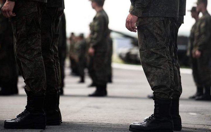 Російські військові заборонили виїзд з окупації для чоловіків віком від 18 до 35 років