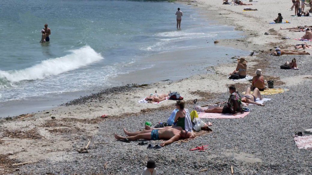 Офіційно – один пляж, неофіційно – чимало: як почався курортний сезон в Одесі