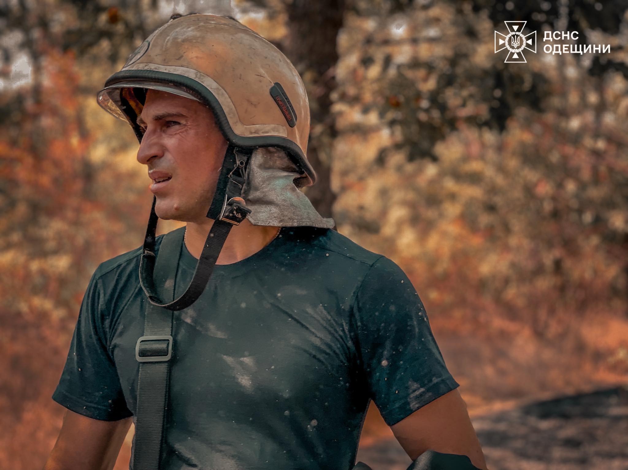«Завжди страшно, коли гинуть  діти»: одеський пожежник – про роботу на місці влучань російських дронів