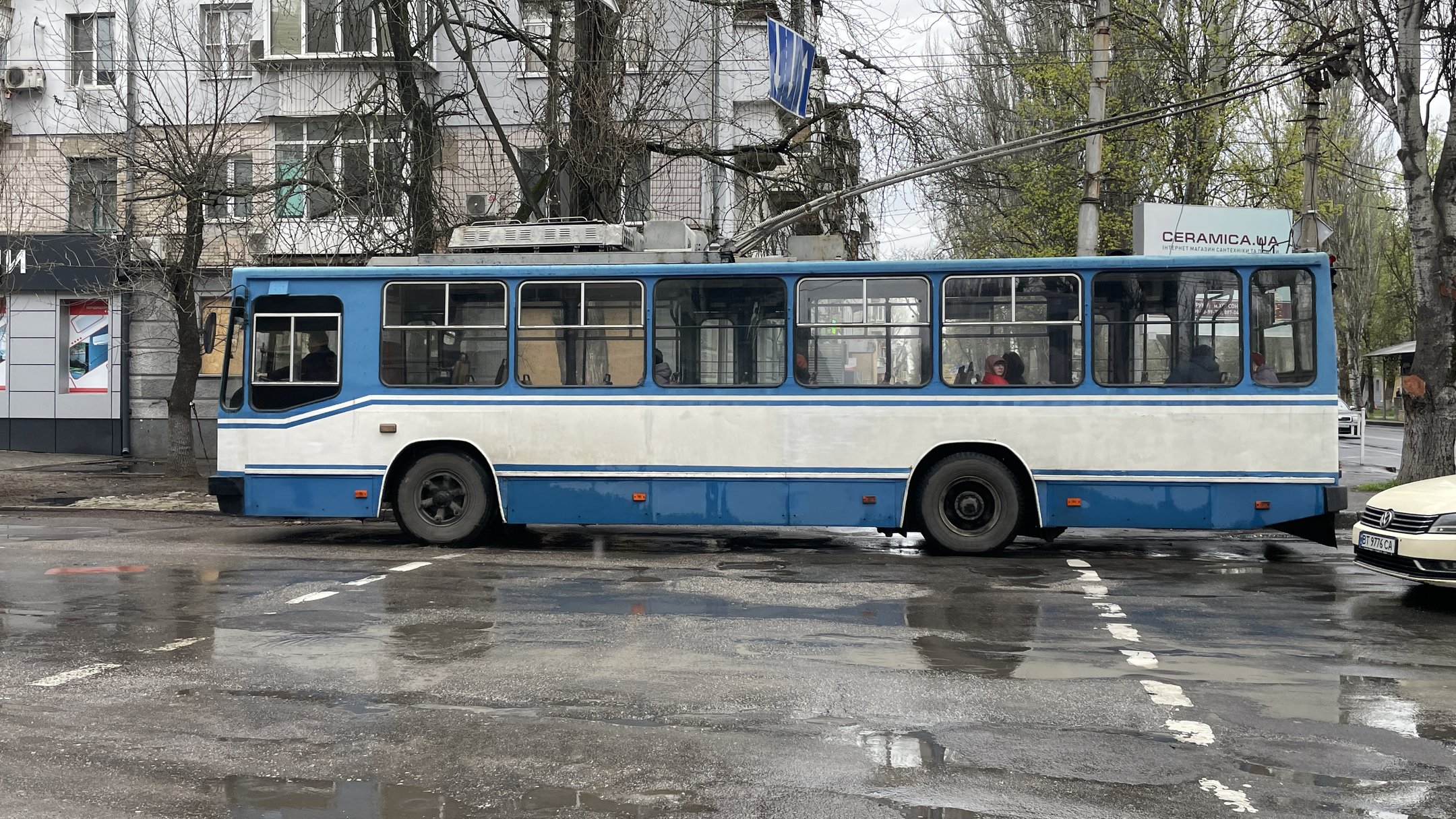 Через ворожий терор три дні поспіль у Херсоні деякий час не курсують «рогаті»