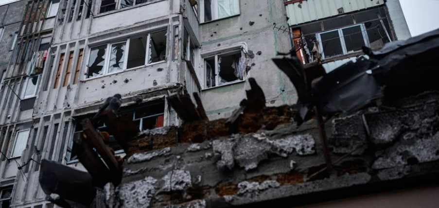 Пошкоджено 12 багатоповерхівок та 54 приватних будинки: окупанти продовжують бити по житлових кварталах на Херсонщині
