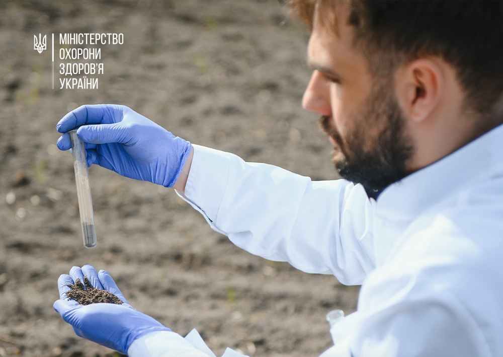 Перші проби ґрунту в Херсоні після затоплення: медики виявили паразитів