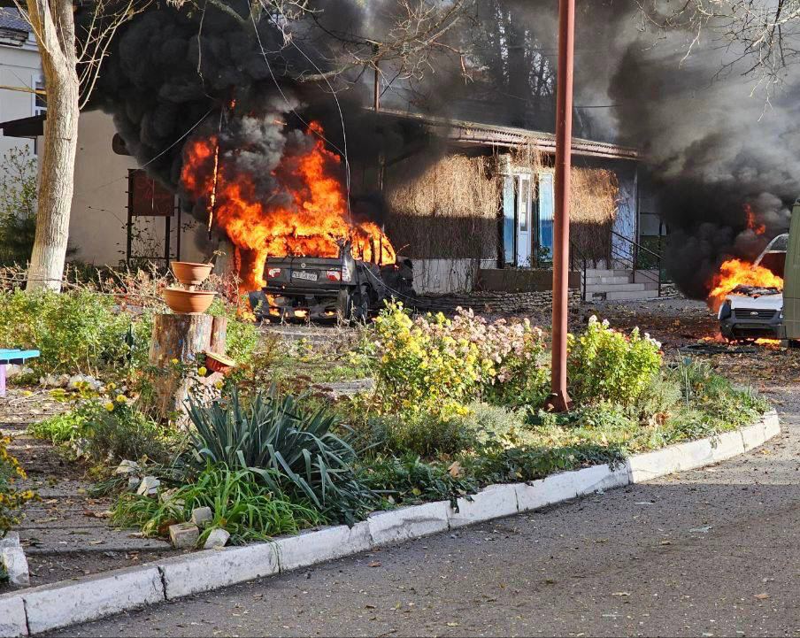 Ворог вкрив масованим вогнем середмістя Херсона: є загиблі та поранені (ОНОВЛЕНО)