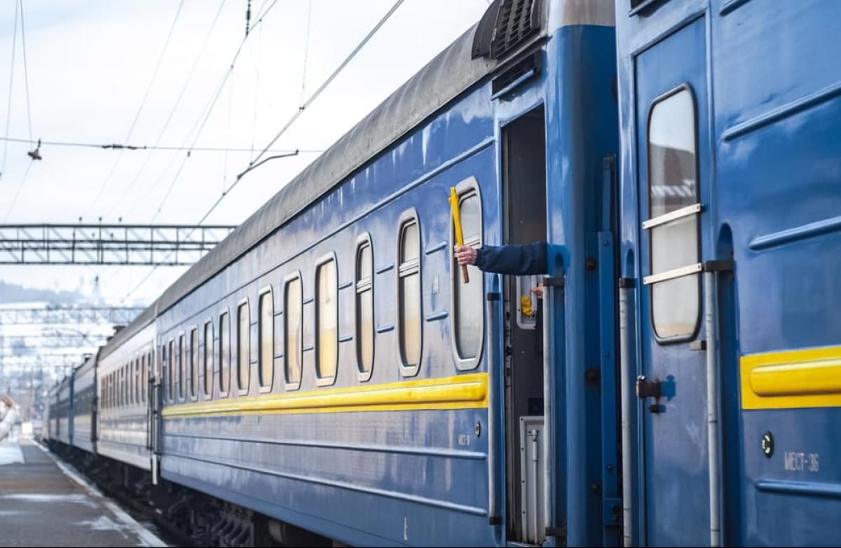 Як діяти, якщо не встигли на потяг через повітряну тривогу: пояснення від «Укрзалізниці»