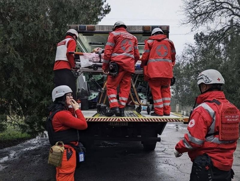 Загони Червоного Хреста евакуювали з Херсона 105 маломобільних людей