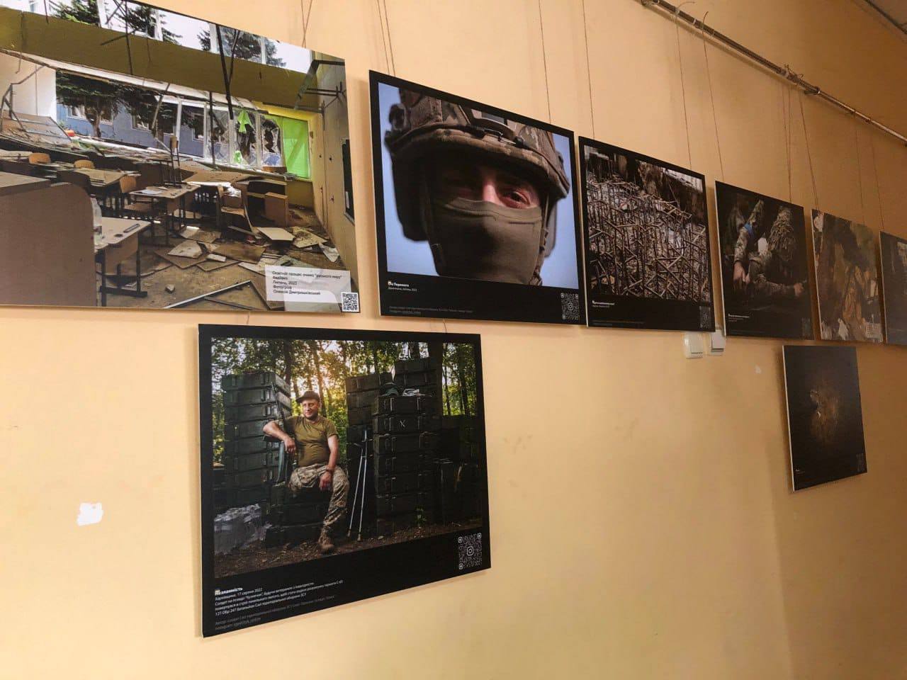 «Довжиною у війну»: у Херсоні презентували фотовиставку (фото)