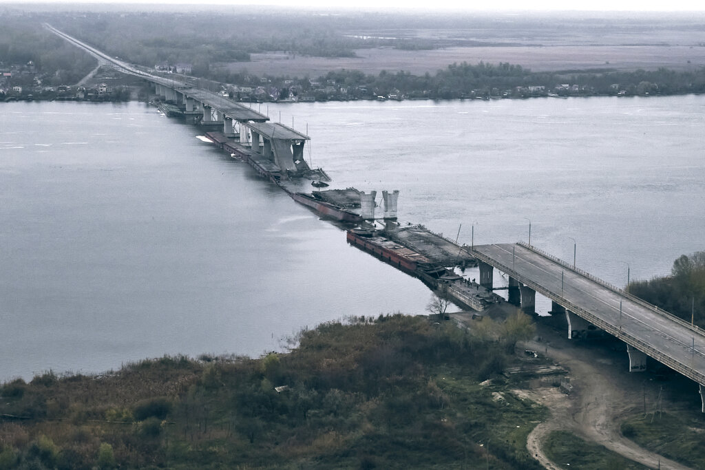 Російські пропагандисти вчергове «розбили ЗСУ» біля Антонівського мосту