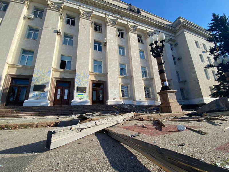 Зруйновані будівлі ОВА: у Херсоні – законсервують, у Миколаєві – знесуть
