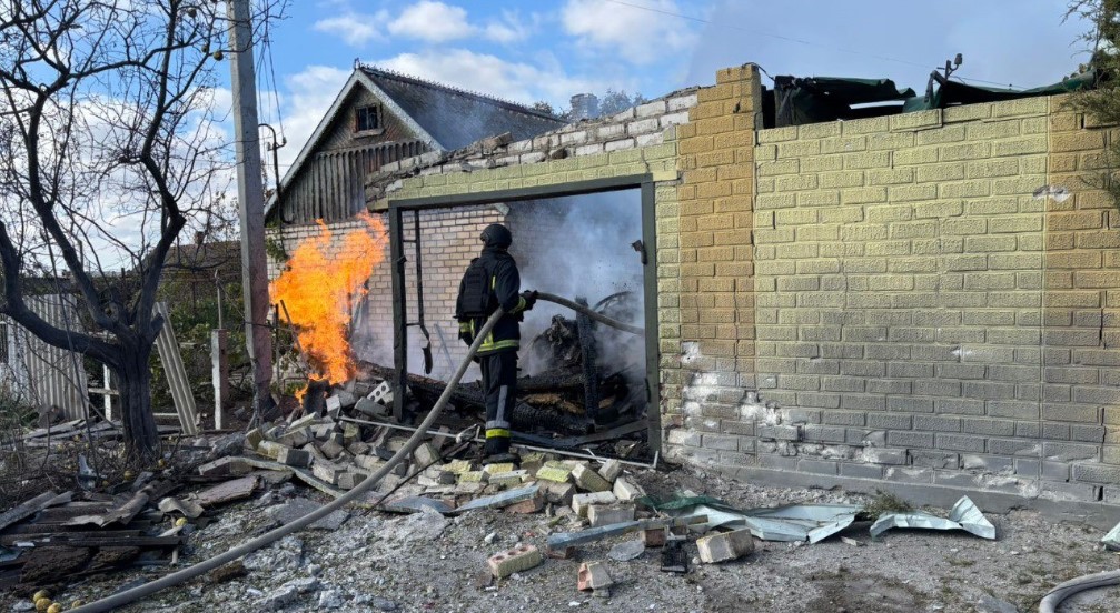 Минулої доби ворог бив по Херсонщині з артилерії, безпілотників та авіації: пошкоджено 40 об'єктів (фото)