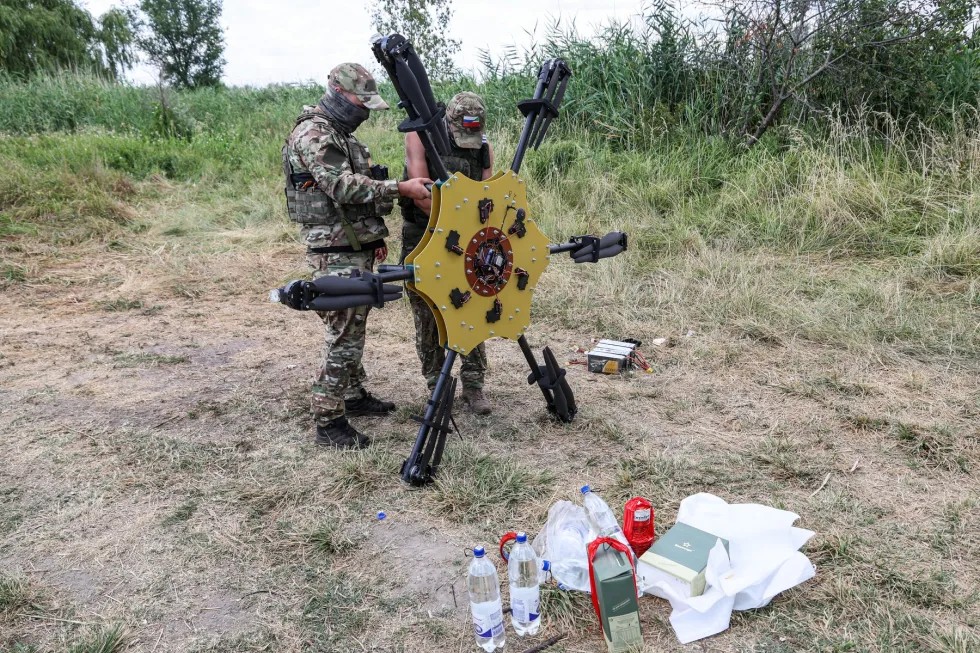 На Херсонщині окупанти користуються сільгоспдронами та надводними БпЛА (фото) 