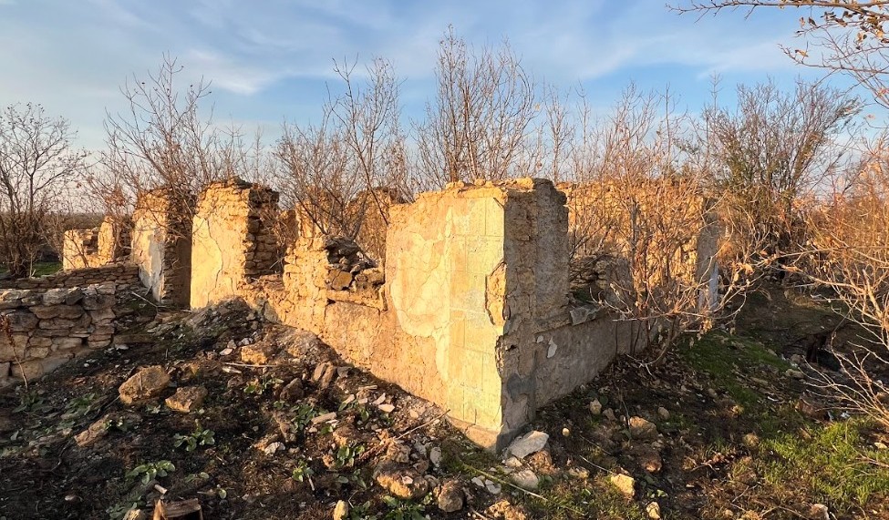 Знищене село на Херсонщині: окупанти вивезли людей у поле та зруйнували все вщент (фото)