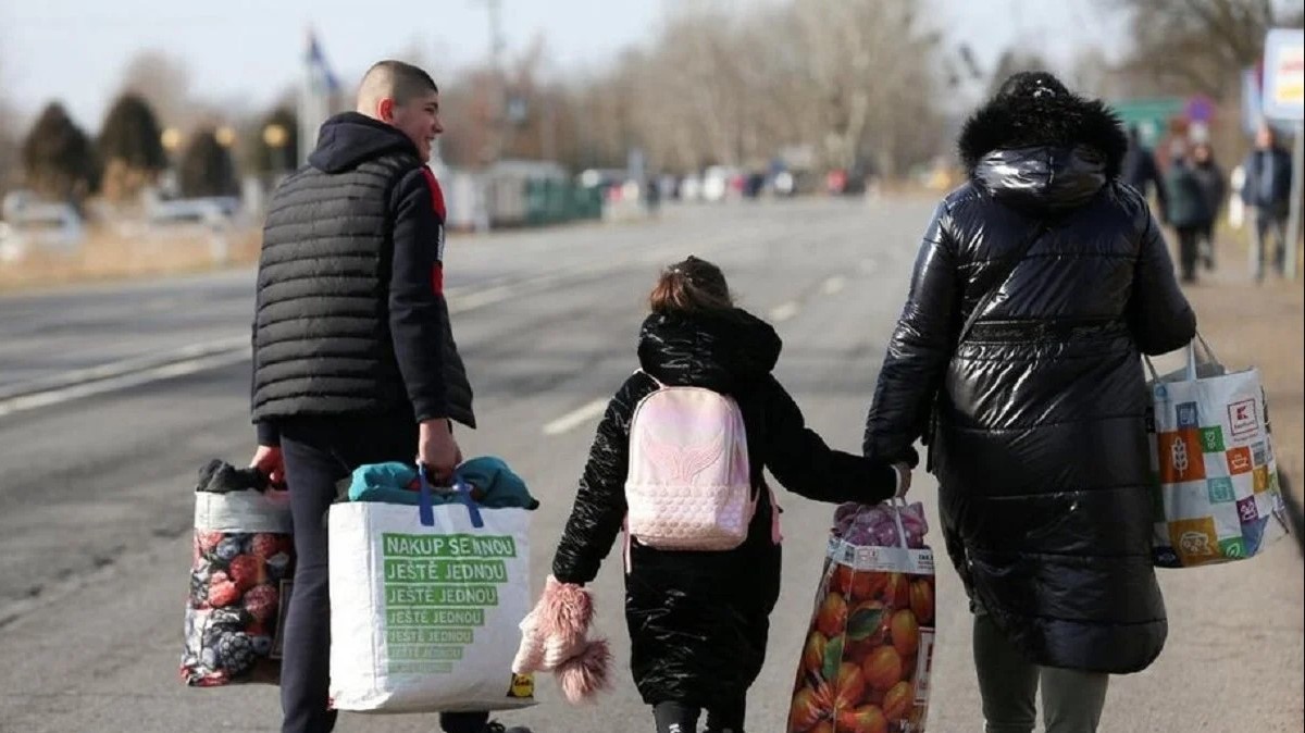 Переселенцям, які повертаються з-за кордону, виплачуватимуть грошову допомогу: умови виплат