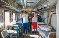 36 годин у поїзді, доглядаючи за пацієнтами: розповідь лікарки про евакуацію хворих з Херсонщини