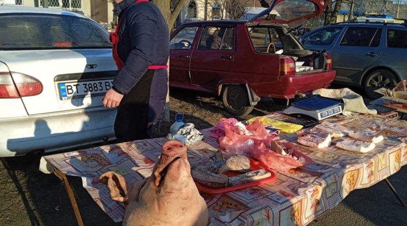 У Нижніх Сірогозах окупанти перенесли ринок до автостанції і назвали його «ярмарок»